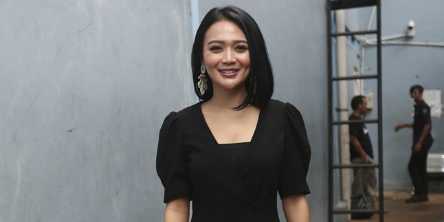 Simple, Wika Salim Admits Preferring to Wear T-Shirts when Performing