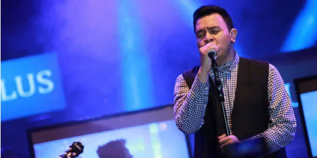 Sing Along MONOKROM dari Tulus di Soundrenaline 2016! Sing Along MONOKROM dari Tulus di Soundrenaline 2016!