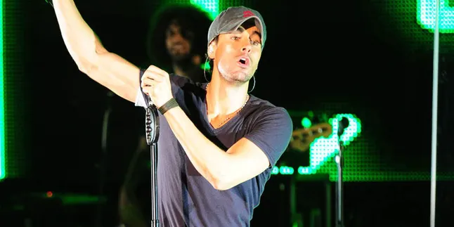Single Baru, Enrique Iglesias Duet Bareng Pitbull