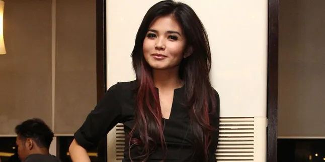 Single Baru, Karina Ranau Gandeng Pria Lain Single Baru, Karina Ranau Gandeng Pria Lain