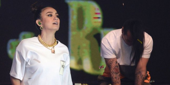 Single 'Sebuah Rasa' Agnez Mo Sukses Lampaui EXO & Justin Bieber