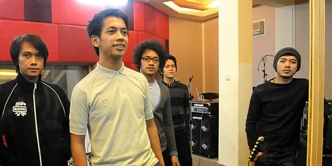 Single Terbaru, d'Masiv Terinspirasi Foto Personel The Beatles