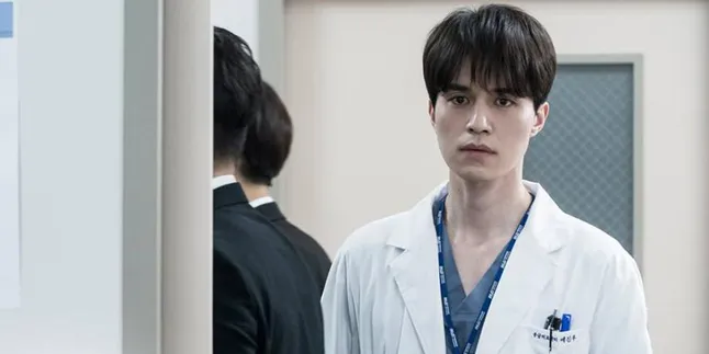 Sinopsis Drama LIFE Episode 13, Lee Dong Wook Dipecat