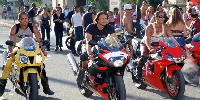 Synopsis of the film TORQUE airing on TV tonight, Saturday, November 8, 2025 at 9:00 PM