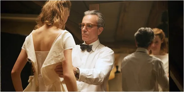 Sinopsis 'PHANTOM THREAD', Kisah Cinta Sang Penjahit Misterius
