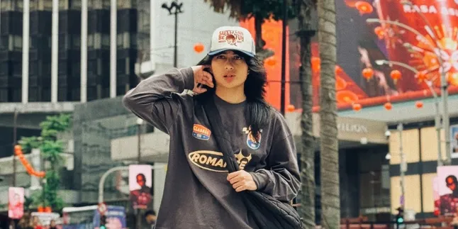 Sintya Marisca, Dari Remaja Ceria hingga Selebgram Vespa Sintya Marisca, Dari Remaja Ceria hingga Selebgram Vespa