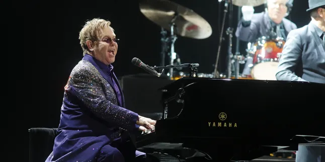 Comeback, Sir Elton John Gelar Konser