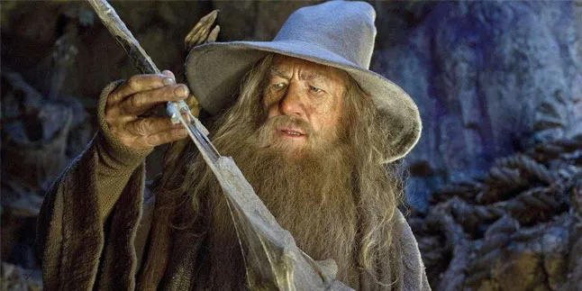 Sir Ian McKellen Akhiri Syuting 'THE HOBBIT' Sir Ian McKellen Akhiri Syuting 'THE HOBBIT'