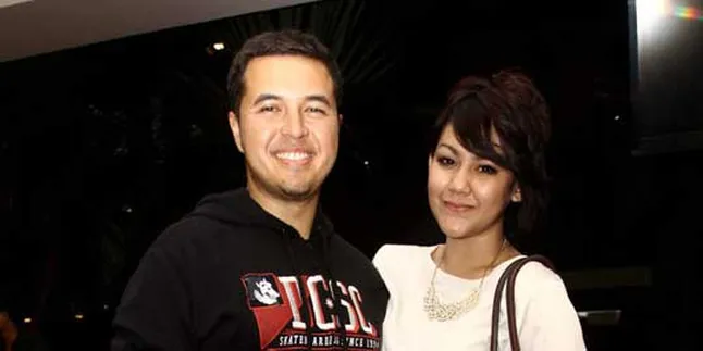 Sissy Priscillia: Kayak Orang Naksir-Naksiran Sissy Priscillia: Kayak Orang Naksir-Naksiran