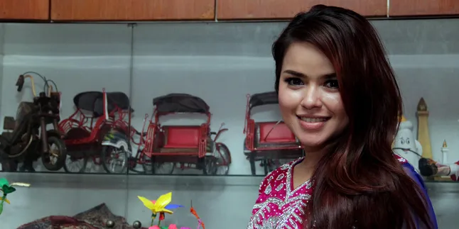 Siti Liza Akui Dirinya Mirip Selena Gomez