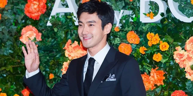 Siwon Suju Liburan Santai di Bali Pakai Kaos Pendek & Naik Motor, Lokal Banget