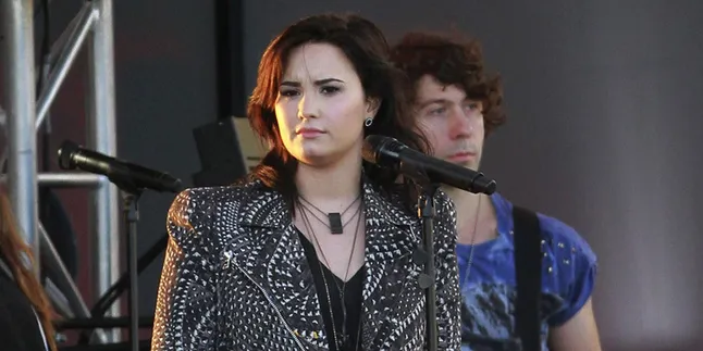 Skandal Foto Panas Demi Lovato Bakal Terus Berlanjut? Skandal Foto Panas Demi Lovato Bakal Terus Berlanjut?