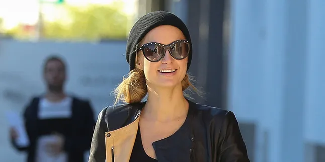 So Cool... Akhirnya Paris Hilton Berhasil 'Mencapai Bulan'