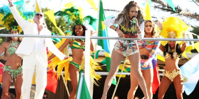 So Cute, Jennifer Lopez Selfie Bareng Grumpy Cat di American Idol