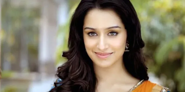So So sweet! Shraddha Kapoor Bikin Surprise Spesial Untuk Ibunya