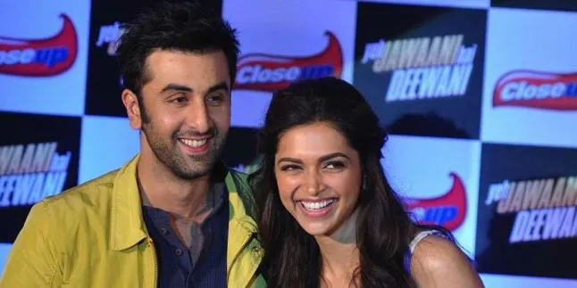 So Sweet, Candid Ranbir Kapoor dan Deepika Padukone Super Manis So Sweet, Candid Ranbir Kapoor dan Deepika Padukone Super Manis