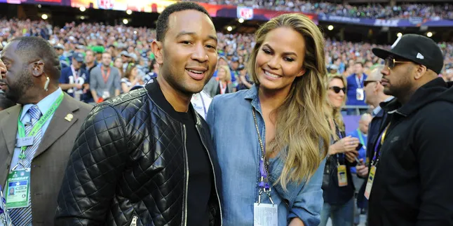 So Sweet! Ini Cara Manis John Legend Manjakan Istrinya Saat Hamil So Sweet! Ini Cara Manis John Legend Manjakan Istrinya Saat Hamil