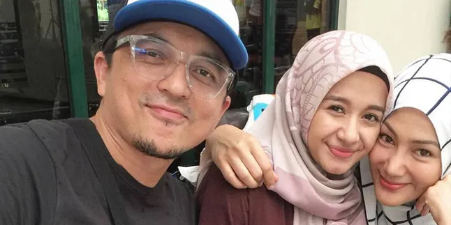 So Sweet, Laudya Cynthia Bella Beri Kue Ultah Buat Erra Fazira Mantan Istri Emran