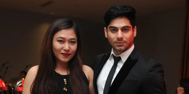 So Sweet, Lavanya Bhardwaj Rakit Baby Bouncer Buat Anaknya