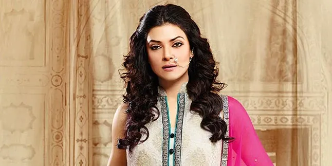 So Sweet, Potret Liburan Bawah Laut Sushmita Sen dan Buah Hati