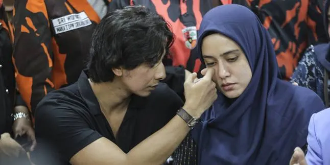 Soal Kasus Ikan Asin, Fairuz A Rafiq Ngaku Diiming-imingi Segala Cara Untuk Berdamai Soal Kasus Ikan Asin, Fairuz A Rafiq Ngaku Diiming-imingi Segala Cara Untuk Berdamai