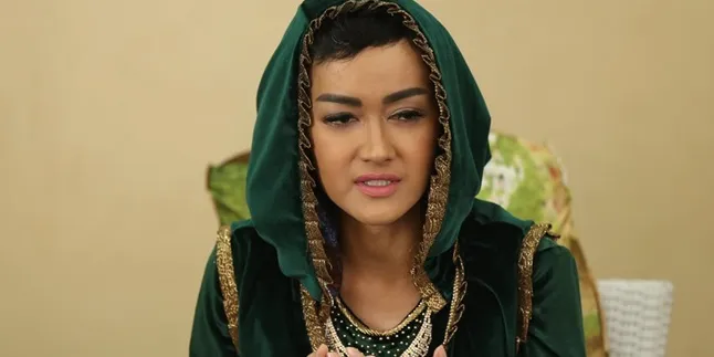 Soal Operasi Julia Perez, Ibunda Yakinkan Putrinya Sehat Soal Operasi Julia Perez, Ibunda Yakinkan Putrinya Sehat