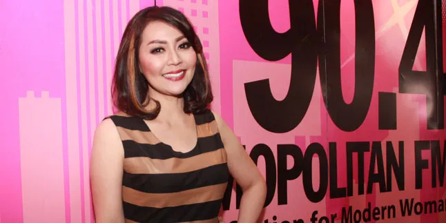 Soal Status Mantan Suami, Tessa Kaunang Rahasiakan Dari Anak