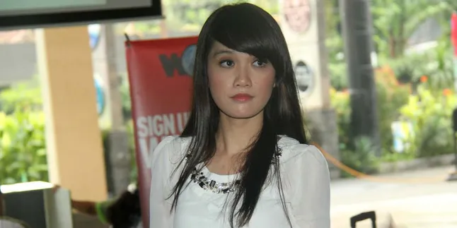 Solo Karir, Devi Kesulitan Tanggalkan Nama Cherry Belle