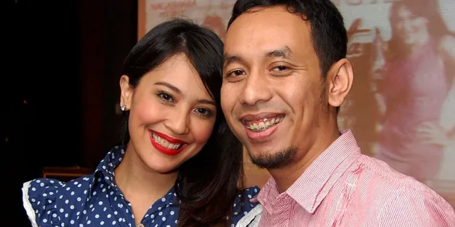 Sophie Navita - Pongki Barata Seperti Dalam Dua Dunia Berbeda