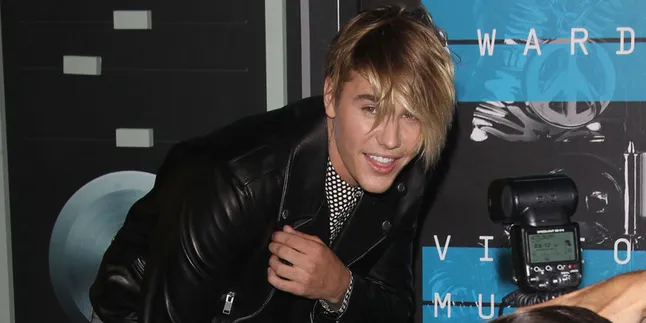 'Sorry', Justin Bieber Ajak Banyak Dancer Buat Joget Heboh