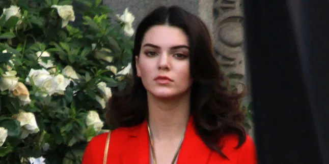 Sosok Pria Ganteng Misterius Kendall Jenner Akhirnya Terungkap