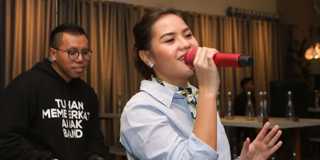 Sosok Segalanya, Ini Ungkapan Cinta Mytha Lestari Kepada Sang Mama Sosok Segalanya, Ini Ungkapan Cinta Mytha Lestari Kepada Sang Mama