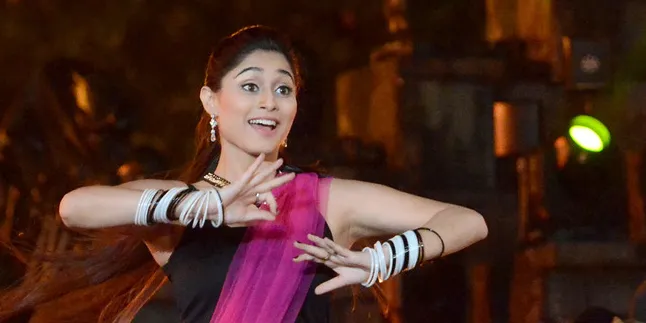 Soumya Seth Tunjukkan Wajah Ibunda Kepada Dunia, Sama Cantik! Soumya Seth Tunjukkan Wajah Ibunda Kepada Dunia, Sama Cantik!