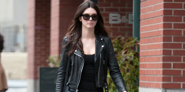 Sporty & Seksi! Begini Gaya Kendall Jenner Saat Fitness