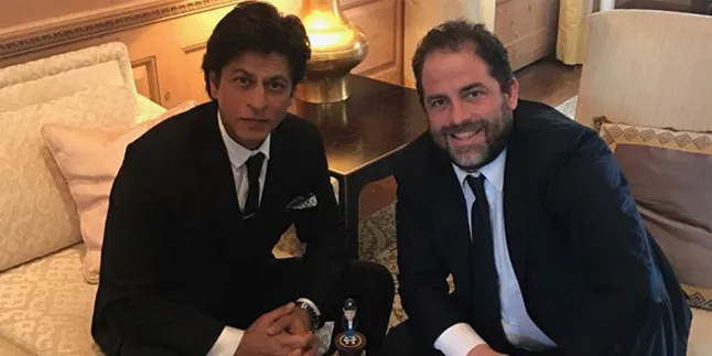 SRK Beri Kode Bakal Main Bareng Jackie Chan di 'RUSH HOUR 4'?