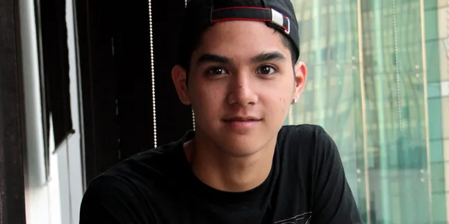 Ssst, Al Ghazali Sekarang Pasang Tindik di Kuping!