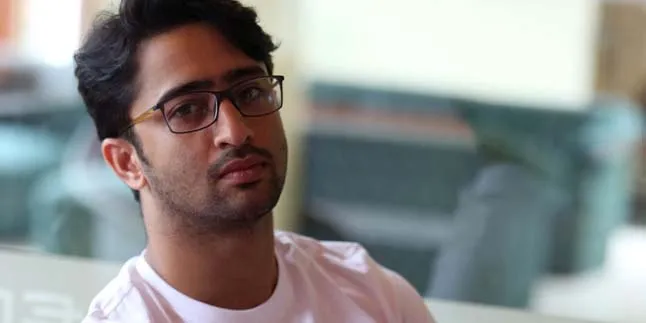 Ssst, Shaheer Sheikh Tak Suka Flash Kamera Ponsel!