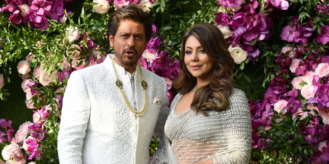 Ssst, Ternyata Shahrukh Khan Kalau Dandan Lebih Lama Daripada Gauri Khan!