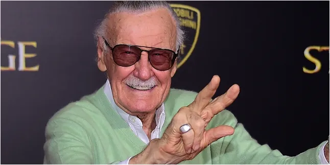 Stan Lee Identik dengan Kata 'Excelsior', Apa Sih Artinya?