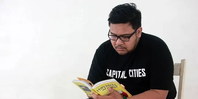 Stand Up Seru, Hifdzi Curhat Jadi Mahasiswa Tua ke Mahasiwa UGM Stand Up Seru, Hifdzi Curhat Jadi Mahasiswa Tua ke Mahasiwa UGM