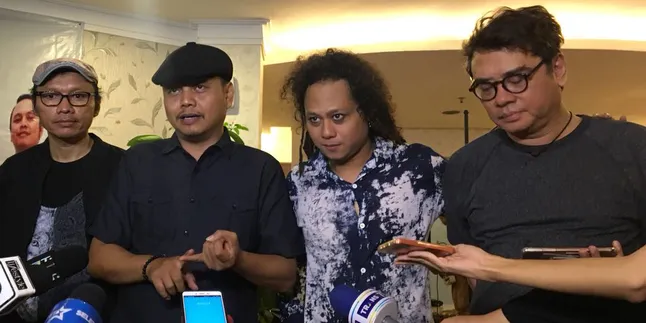 Stinky Perkenalkan Yoda Idol Sebagai Vokalis Baru Stinky Perkenalkan Yoda Idol Sebagai Vokalis Baru