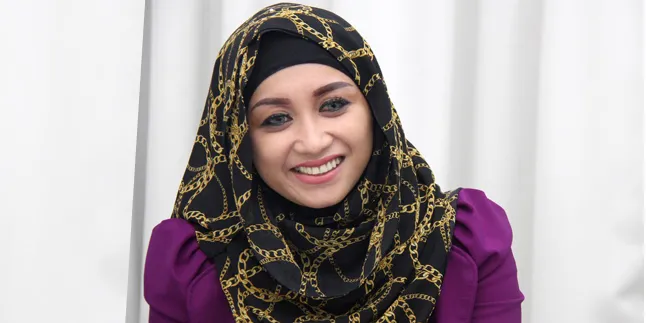Stres Masalah Suami, Septy Sanustika Refreshing ke Salon Stres Masalah Suami, Septy Sanustika Refreshing ke Salon