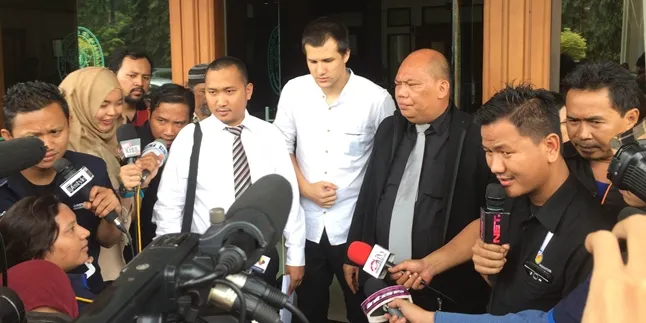 Stuart Collin: Siapa Mau Cerai, Kalau Cekcok Rumah Tangga Wajar Stuart Collin: Siapa Mau Cerai, Kalau Cekcok Rumah Tangga Wajar