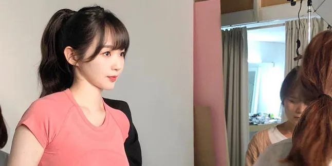 Style Baju Membingungkan Kang Min Kyung Bernilai Sampai Belasan Juta Style Baju Membingungkan Kang Min Kyung Bernilai Sampai Belasan Juta