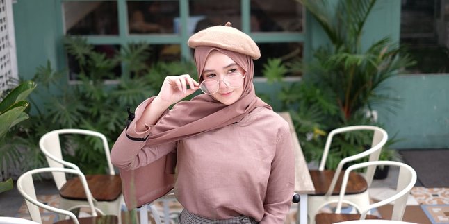 Simple Yet Attractive Hijab Style, from Material Selection - Colors to Look Stunning at Any Time