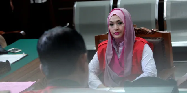 Suami Edies Adelia Pengusaha, Tak Mungkin Bawa Tas Kresek Suami Edies Adelia Pengusaha, Tak Mungkin Bawa Tas Kresek