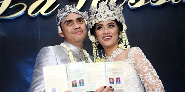 Suami Ingin Cium, Ayudia Bing Slamet: Ah, Nggak Mau!