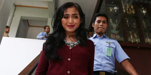 Suami Jessica Iskandar Punya Akun Twitter, Tapi...
