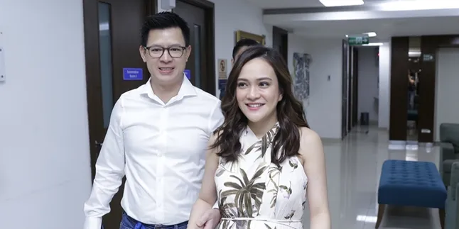 Suami Senang Punya Baby Girl Buat Mainan Baru, Shandy Aulia: Ibunya Jangan Dilupain Suami Senang Punya Baby Girl Buat Mainan Baru, Shandy Aulia: Ibunya Jangan Dilupain