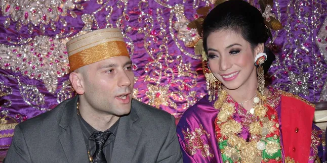 Suami Siti KDI Akan Ikut Aksi Demo Untuk Kudeta Pemerintah Turki?